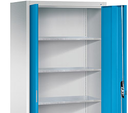 Flügeltürenschränke mit Fachböden